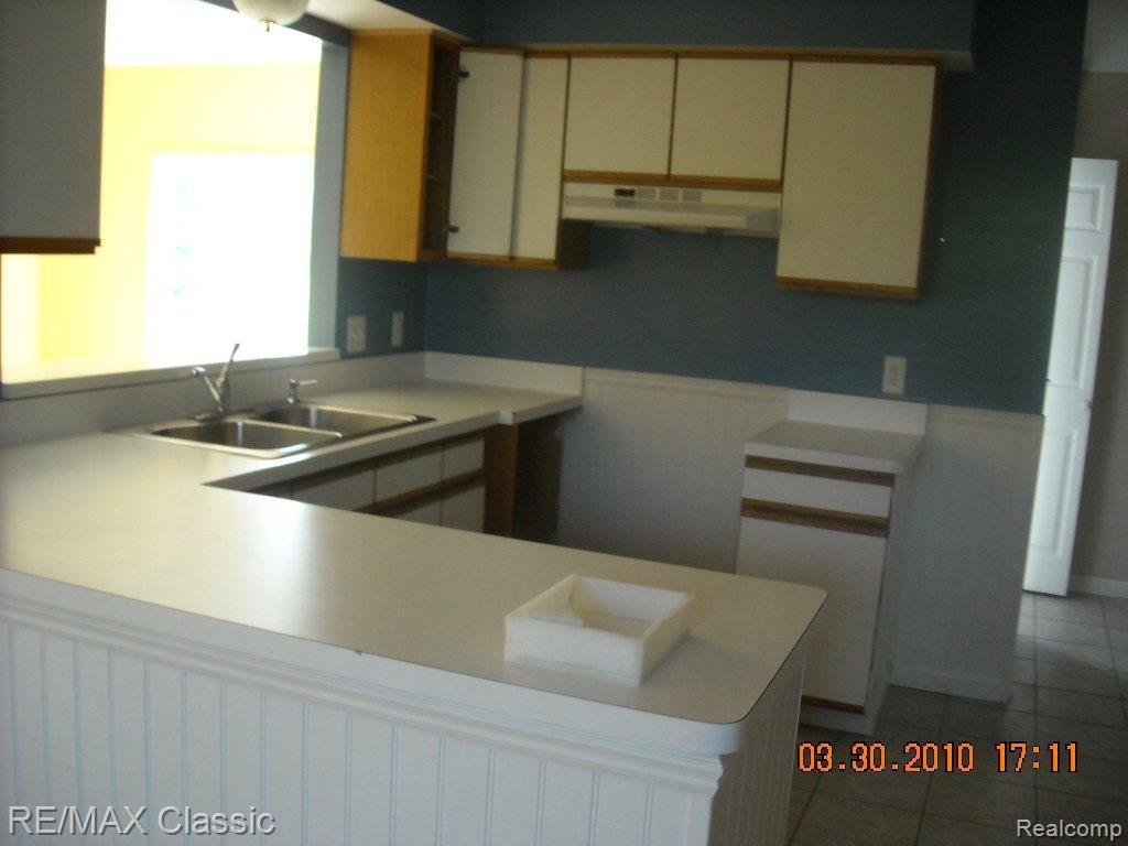 559 Ridge Road Walled Lake, MI 48390 - Photo 2 of 6 Ridge 559, 3-30-10 (8).JPG