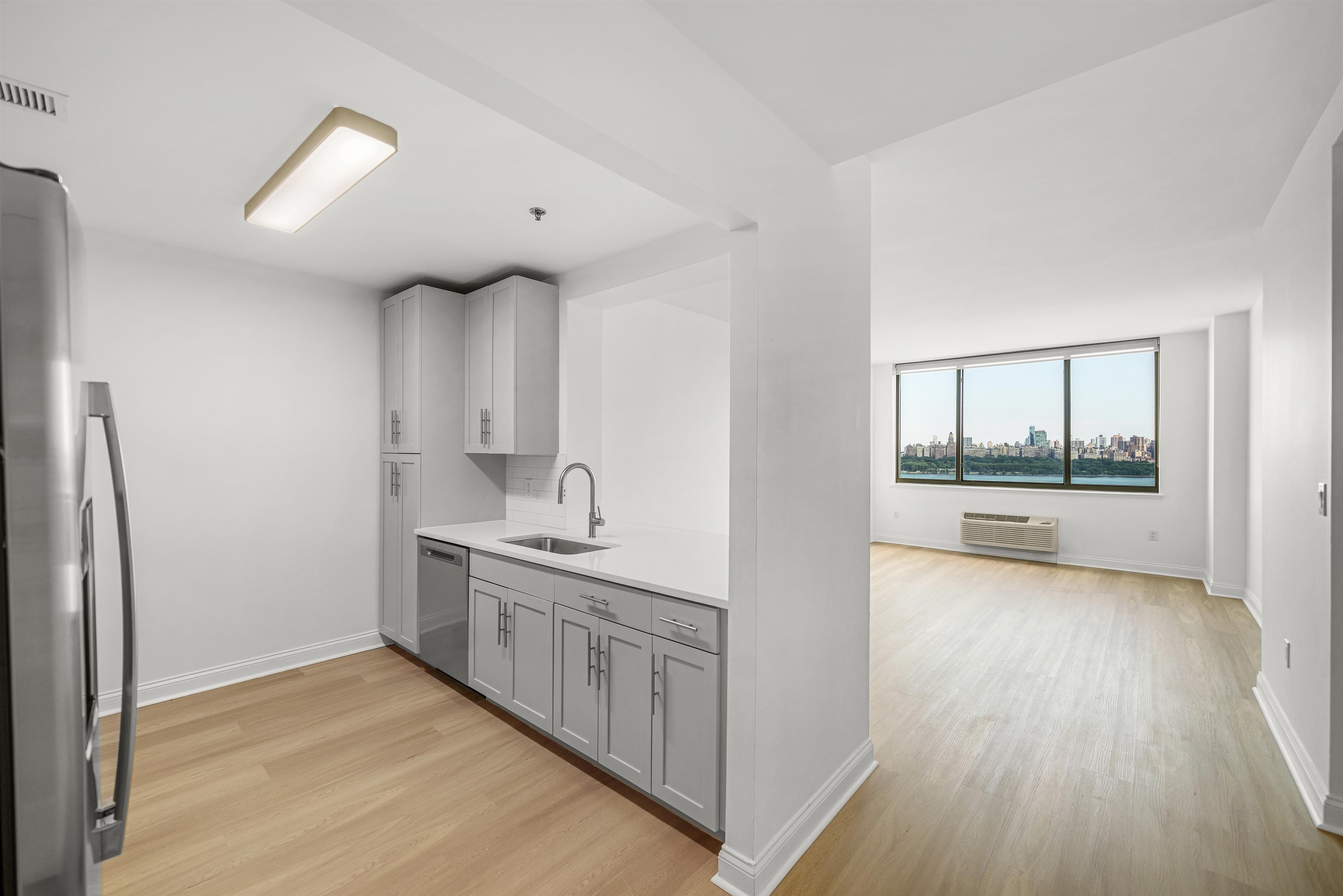 99 Gorge Road, Unit 1405 Edgewater, NJ 07020 - Photo 6 of 15