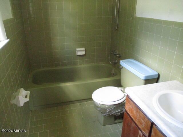 923 Chappell Mill Road Montrose, GA 31065 - Photo 16 of 21 a white toilet sitting next to a bathroom sink and tub