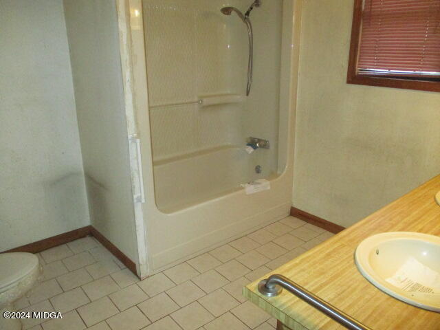 923 Chappell Mill Road Montrose, GA 31065 - Photo 9 of 21 a bathroom with a tub and shower