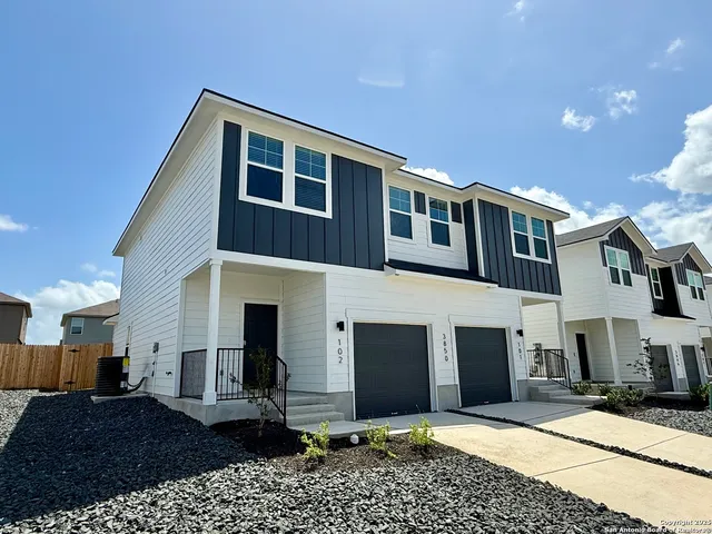 $1,395 | 3850 Abbott Pass, Unit 102, St. Hedwig, TX 78152