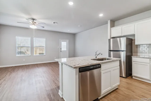 $1,375 | 3850 Abbott Pass, Unit 102, St. Hedwig, TX 78152