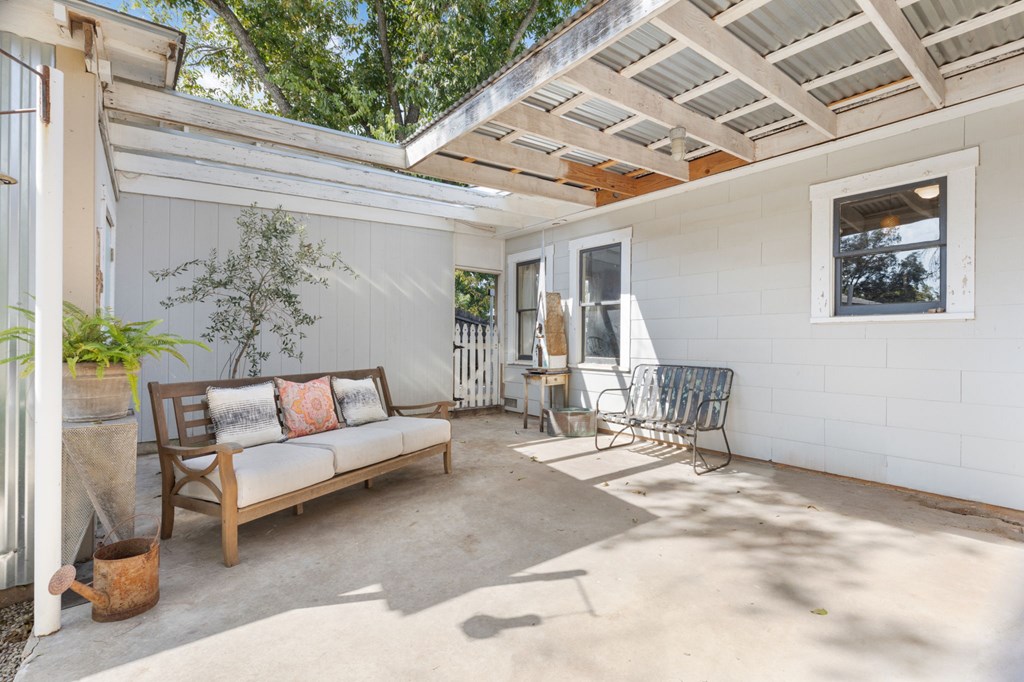 707 Whitney Street Fredericksburg, TX 78624 - Photo 17 of 28