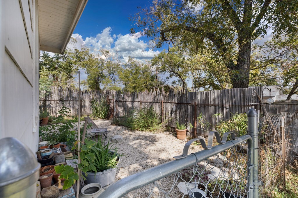 707 Whitney Street Fredericksburg, TX 78624 - Photo 21 of 28