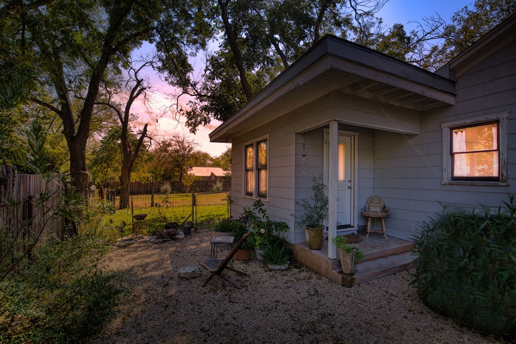 707 Whitney Street Fredericksburg, TX 78624 - Photo 27 of 28