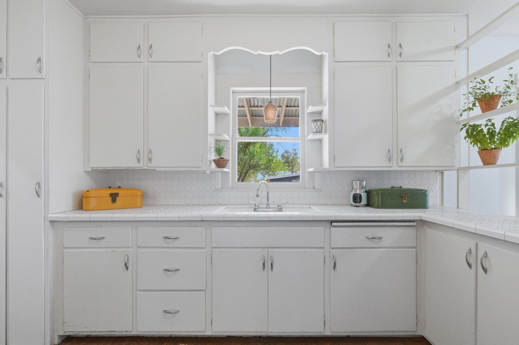 707 Whitney Street Fredericksburg, TX 78624 - Photo 4 of 28