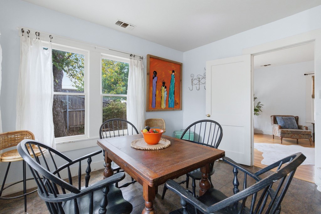 707 Whitney Street Fredericksburg, TX 78624 - Photo 8 of 28