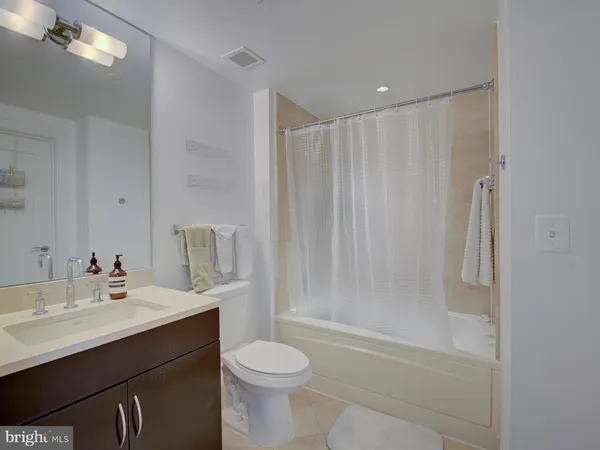 $4,250 | 1111 19th Street North, Unit 1509, Arlington, VA 22209