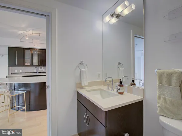 $4,250 | 1111 19th Street North, Unit 1509, Arlington, VA 22209