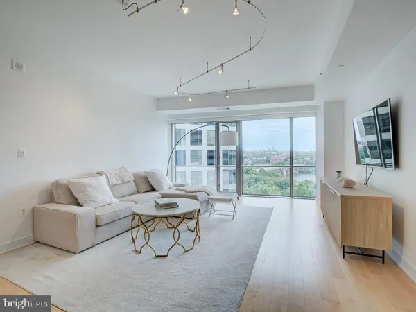 $4,250 | 1111 19th Street North, Unit 1509, Arlington, VA 22209