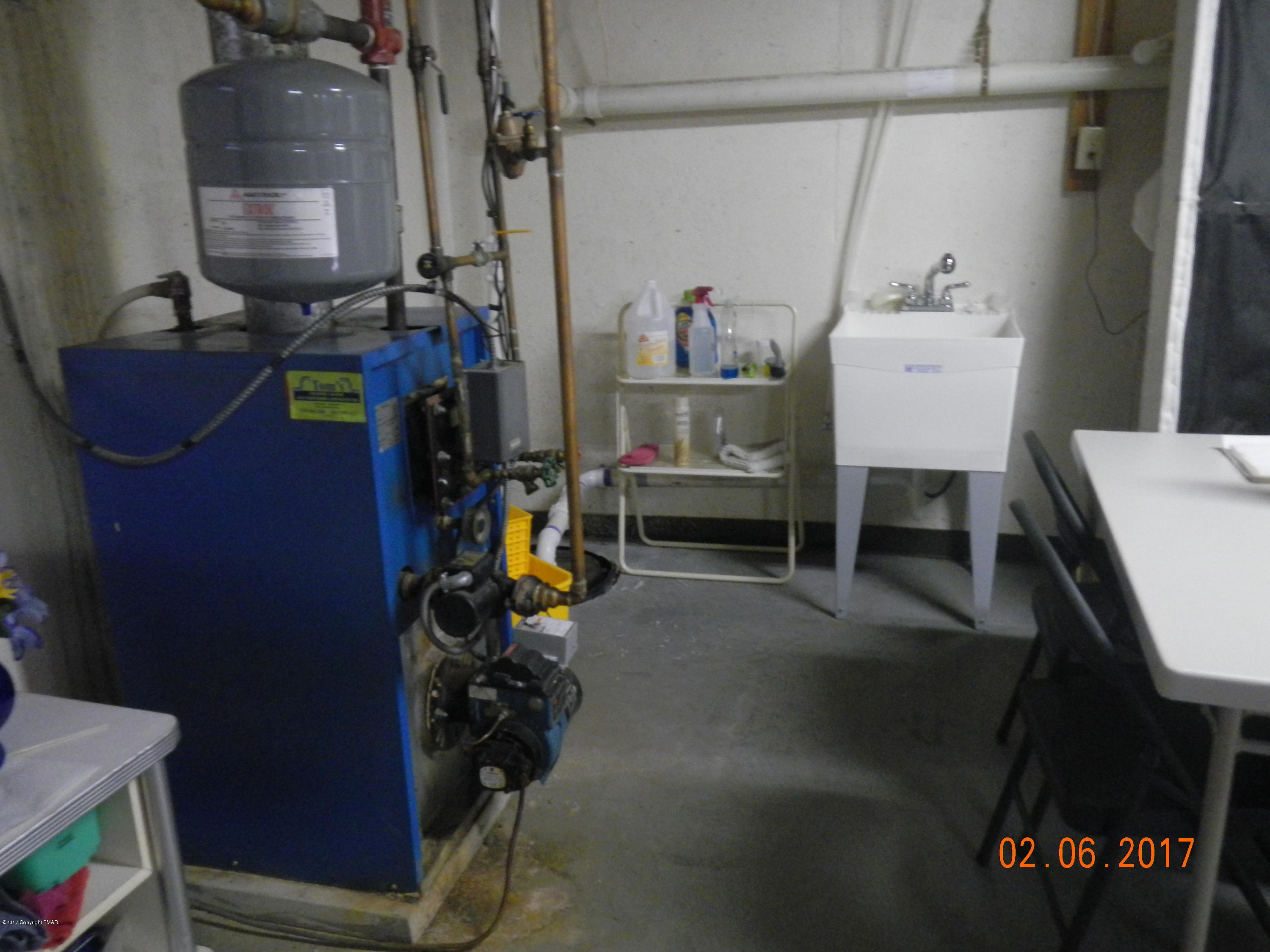 202 Rustic Road Kunkletown, PA 18058 - Photo 13 of 19 a room with a washing machine