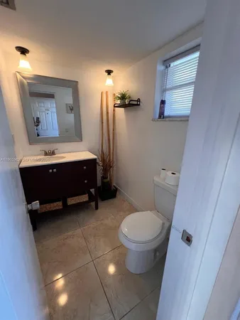 a view of livingroom with furniture