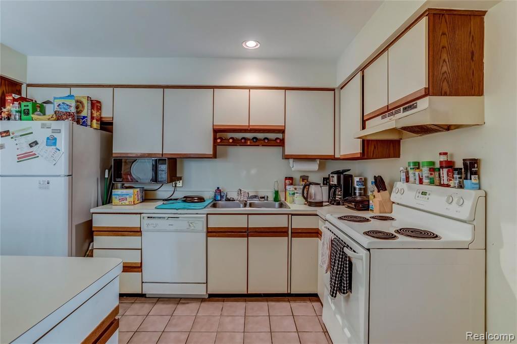 520 Tennyson Rochester Hills, MI 48307 - Photo 11 of 25