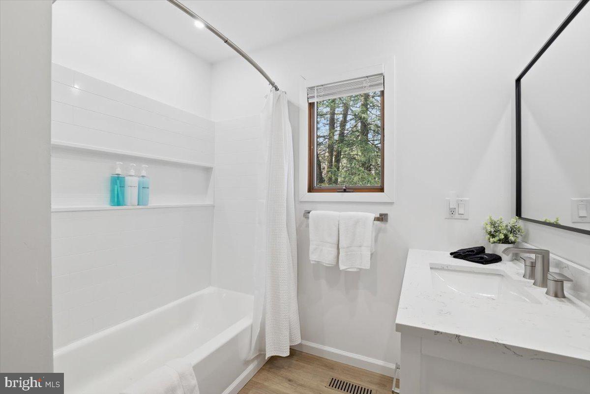 128 Lidio Road Blakeslee, PA 18610 - Photo 28 of 63 a bathroom with a bathtub and a sink