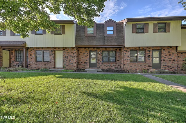 $141,750 | 127 Oakcrest Circle, Unit 4, Bristol, VA 24201