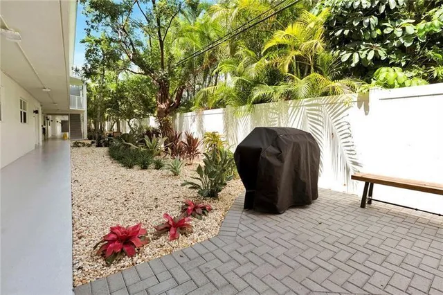 $2,275 | 1439 South Ocean Boulevard, Unit 215, Pompano Beach, FL 33062