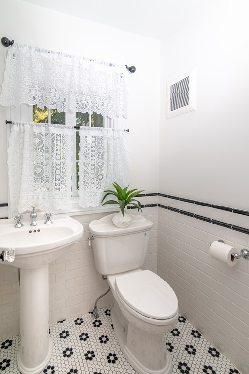 20 Orient Avenue Newton, MA 02459 - Photo 13 of 27