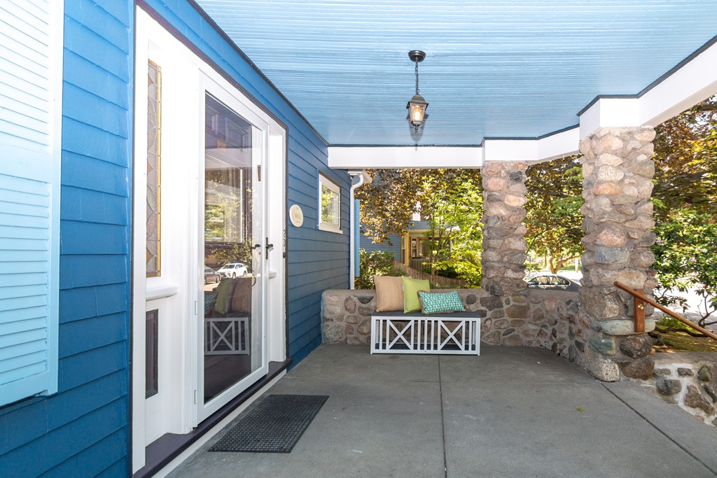 20 Orient Avenue Newton, MA 02459 - Photo 2 of 27