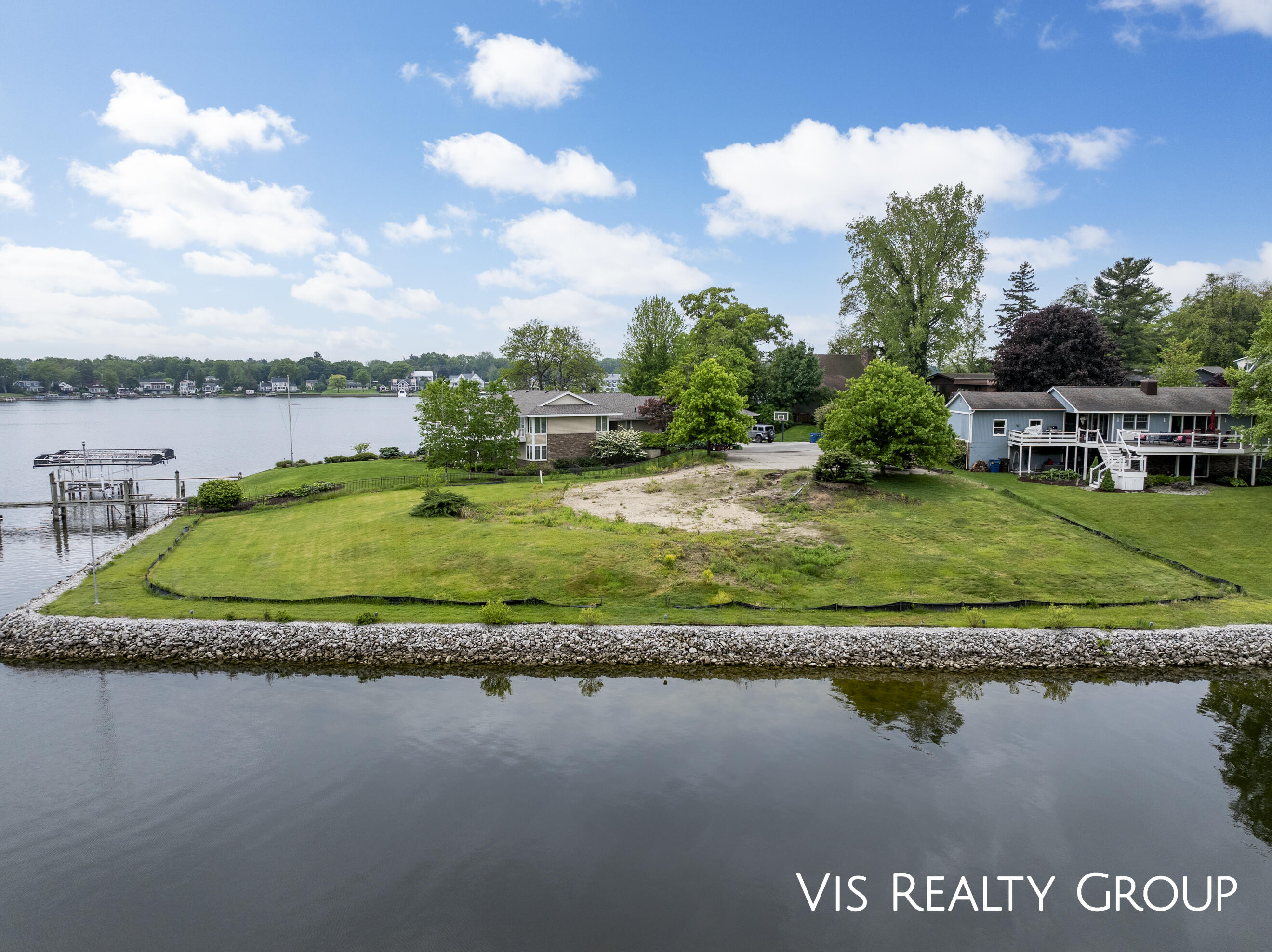16073 Lake Point Drive Spring Lake, MI 49456 - Photo 8 of 20 DJI_20250529092758_0003_D-Edit