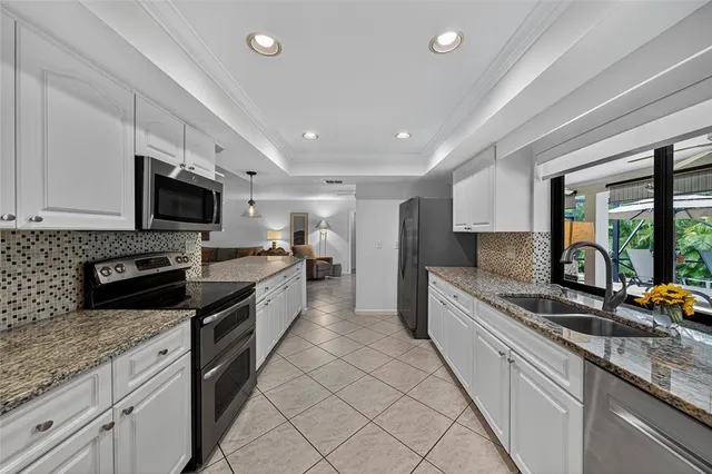 a en suite bathroom with a double vanity sink and a mirror