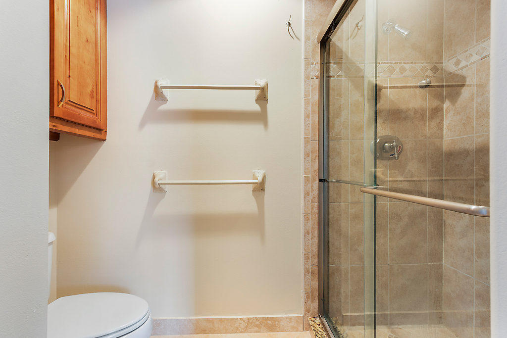9729 Vía Emilie Boca Raton, FL 33428 - Photo 17 of 28 Master Bathroom