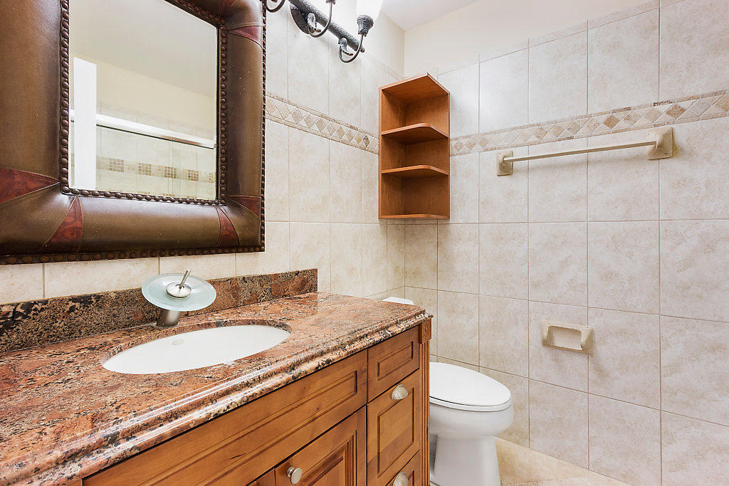 9729 Vía Emilie Boca Raton, FL 33428 - Photo 21 of 28 Bathroom