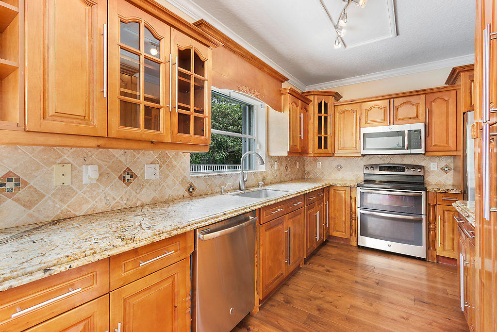 9729 Vía Emilie Boca Raton, FL 33428 - Photo 9 of 28 Kitchen