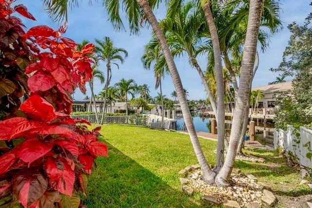 a view of an outdoor space