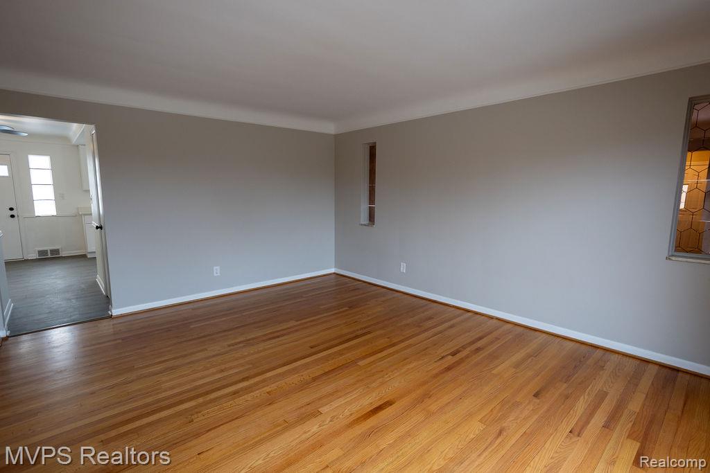 18062 Ash Avenue Eastpointe, MI 48021 - Photo 2 of 11