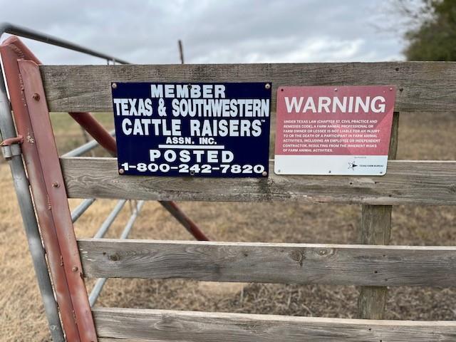 8573 Loop Road Bellville, TX 77418 - Photo 7 of 10 a view of entryway