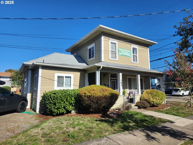 a view of a house with a yard and plants