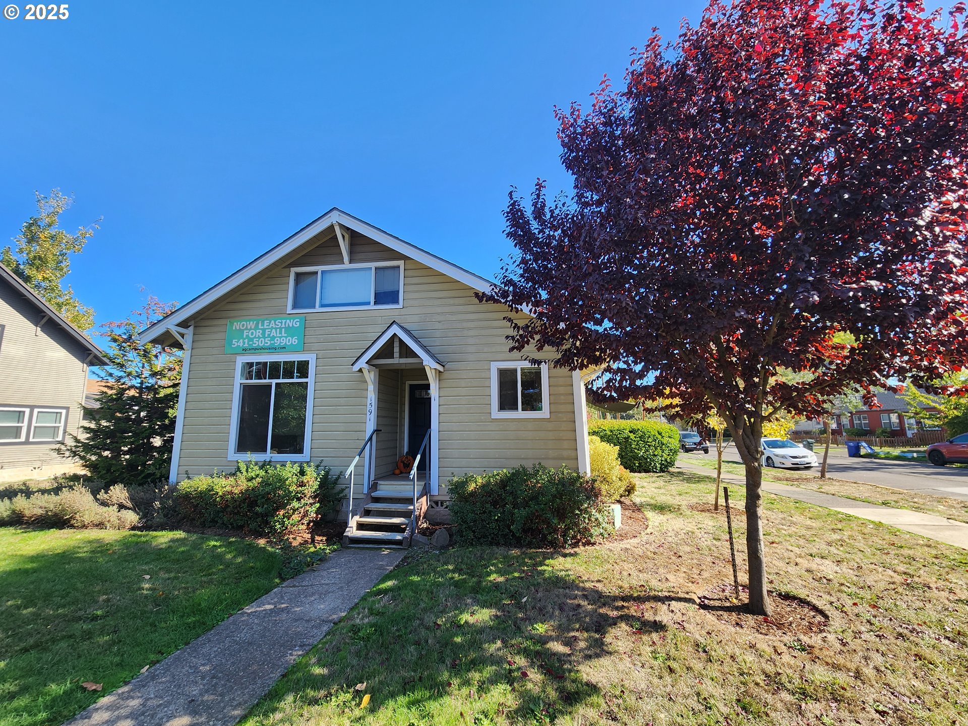 1591 High Street Eugene, OR 97401 - Photo 4 of 4 a front view of a house with garden