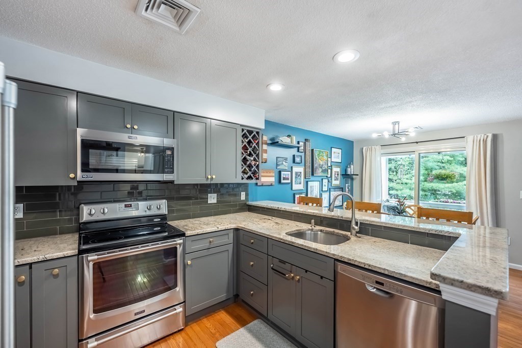 19 Abington Road, Unit 19 Danvers, MA 01923 - Photo 4 of 20 Gallery Image 4