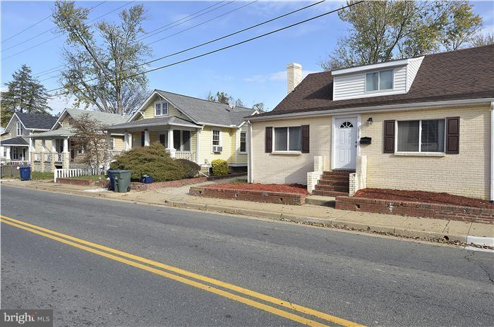 310 West Glebe Road Alexandria, VA 22305 - Photo 12 of 22 a front view of a house with a yard