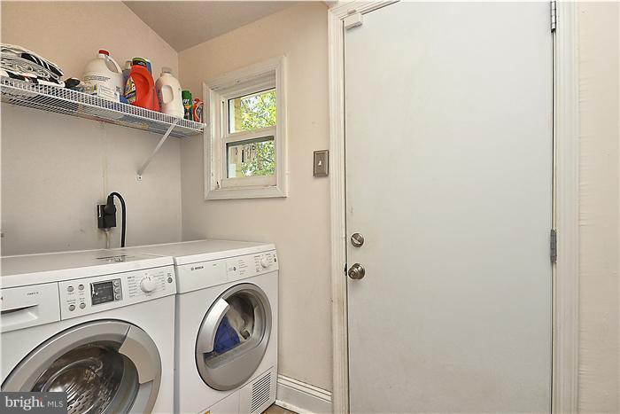 310 West Glebe Road Alexandria, VA 22305 - Photo 15 of 22 a utility room with dryer and washer