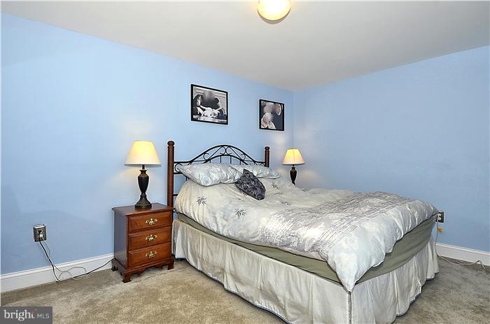 310 West Glebe Road Alexandria, VA 22305 - Photo 19 of 22 a bedroom with a bed and a lamp on table