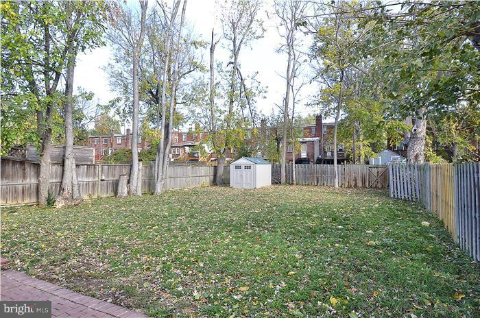 310 West Glebe Road Alexandria, VA 22305 - Photo 3 of 22 a view of a yard with plants and trees