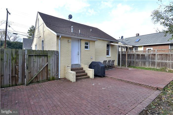 310 West Glebe Road Alexandria, VA 22305 - Photo 9 of 22 a view of backyard of house with seating space