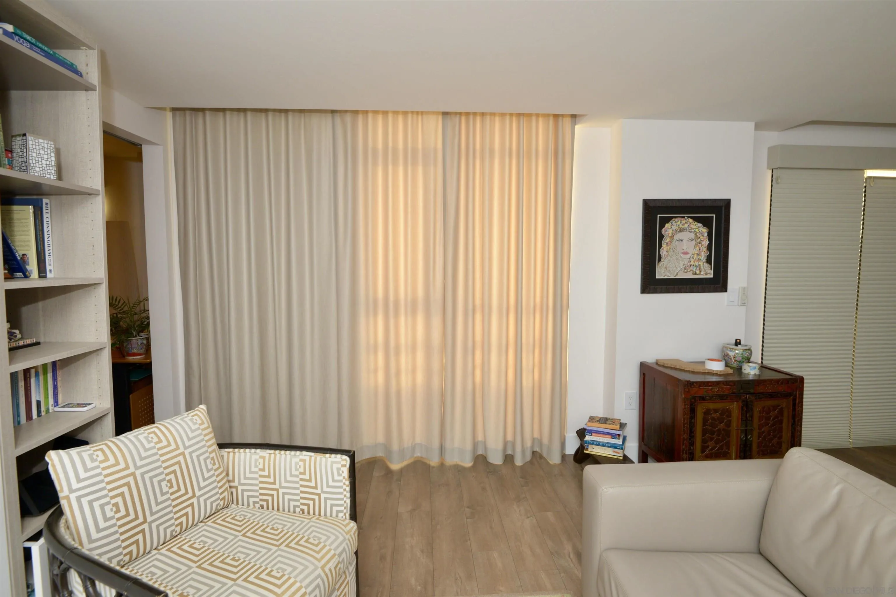 3812 Park Boulevard, Unit 503 San Diego, CA 92103 - Photo 21 of 27 a living room with furniture and a window