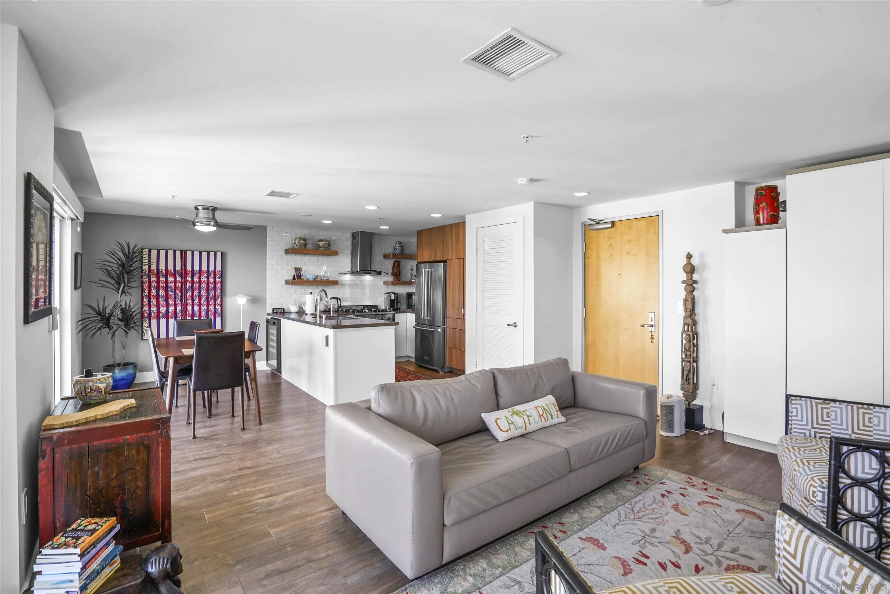 3812 Park Boulevard, Unit 503 San Diego, CA 92103 - Photo 3 of 27 a living room with furniture and a wooden floor