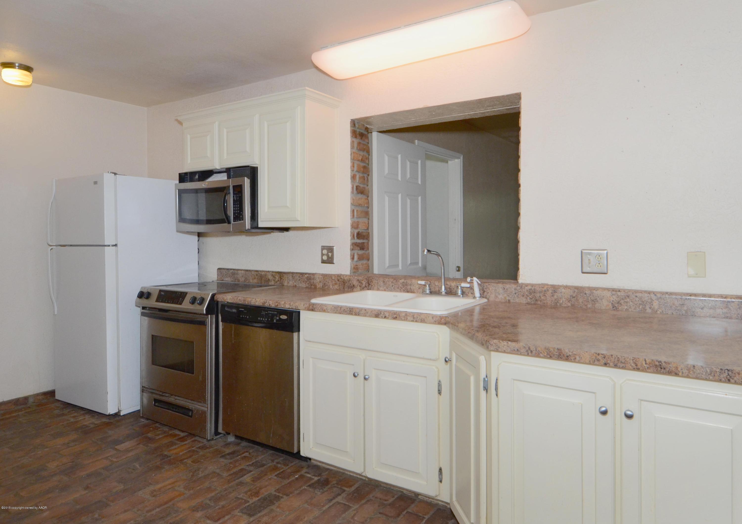5516 Alvarado Road Amarillo, TX 79106 - Photo 7 of 25 07 Kitchen