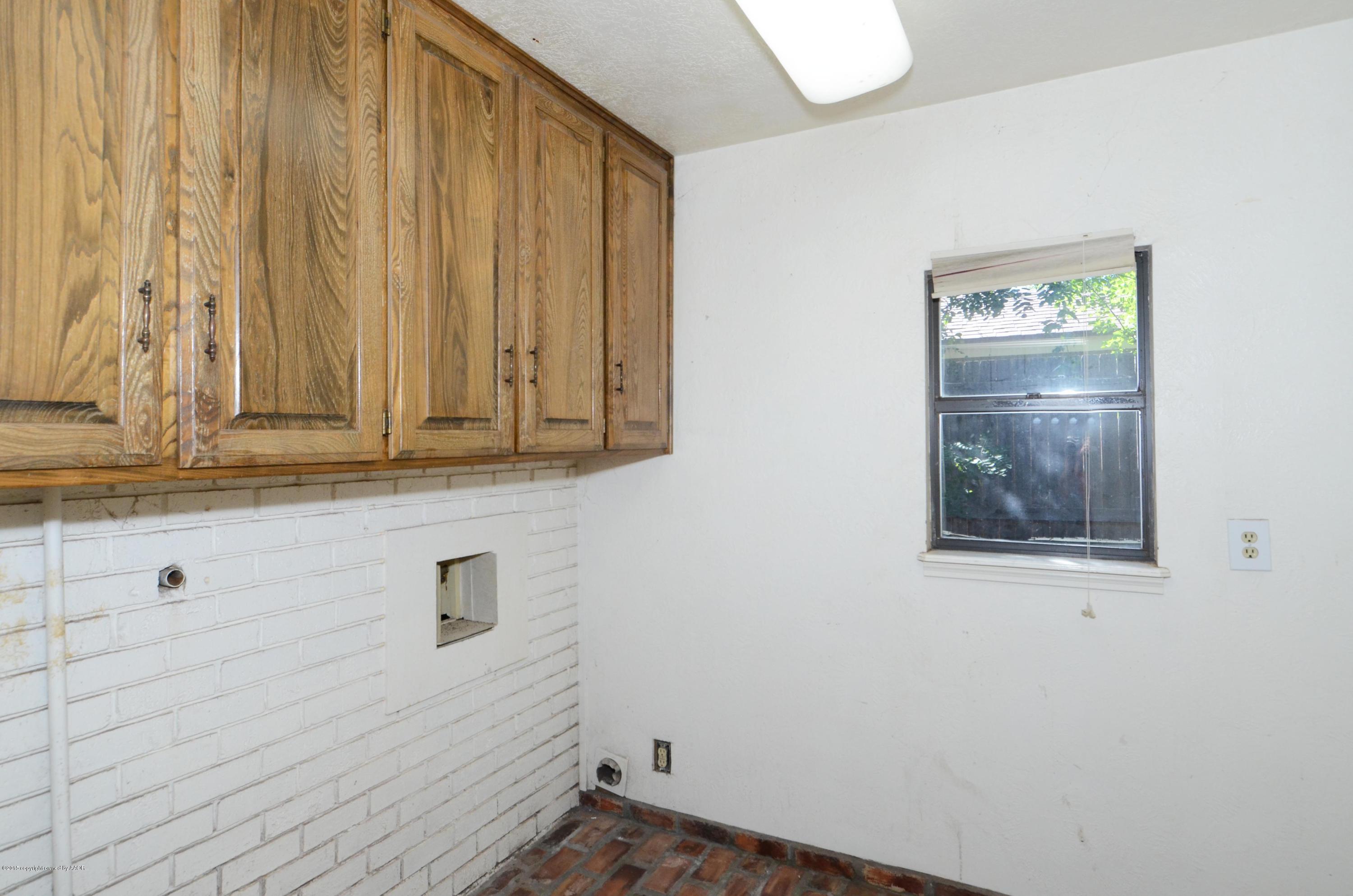 5516 Alvarado Road Amarillo, TX 79106 - Photo 9 of 25 09 Laundry Room