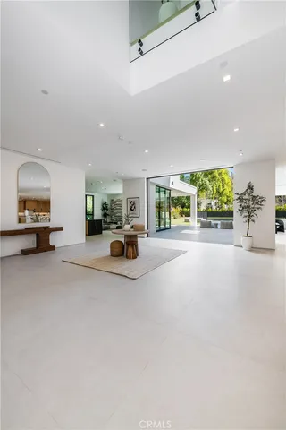 $29,500 | 4930 Palomar Drive, Tarzana, CA 91356