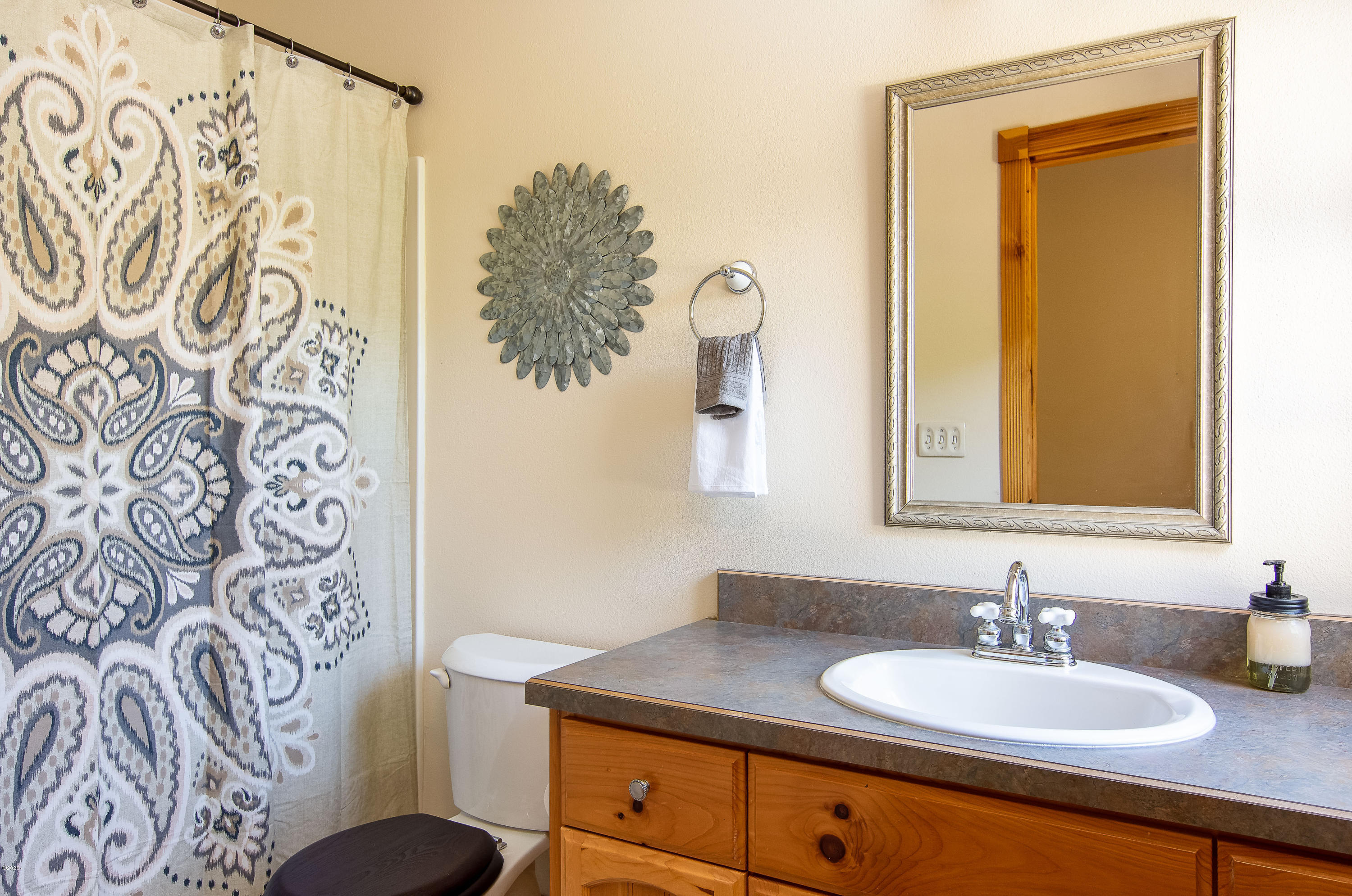 2536 Nashville Road Eddyville, OR 97343 - Photo 18 of 39 Bathroom Upper Level