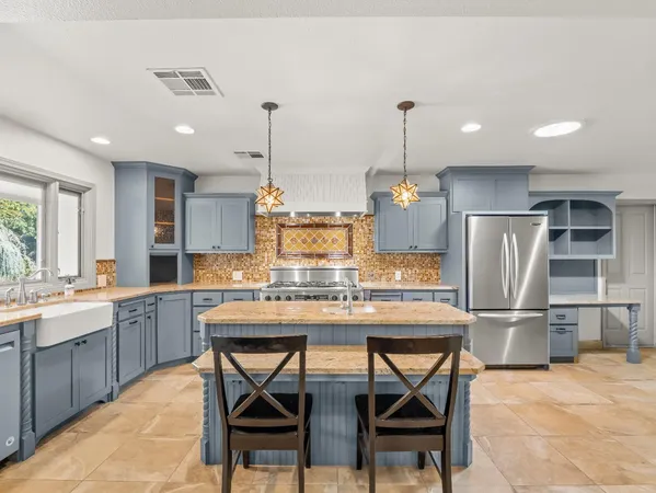 $785,000 | 1726 West San Madele Avenue, Fresno, CA 93711