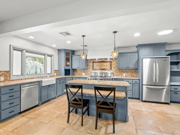 $785,000 | 1726 West San Madele Avenue, Fresno, CA 93711