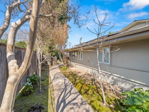 $785,000 | 1726 West San Madele Avenue, Fresno, CA 93711