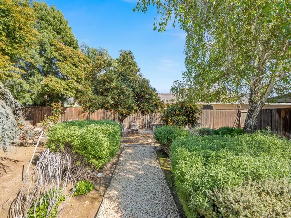 $785,000 | 1726 West San Madele Avenue, Fresno, CA 93711