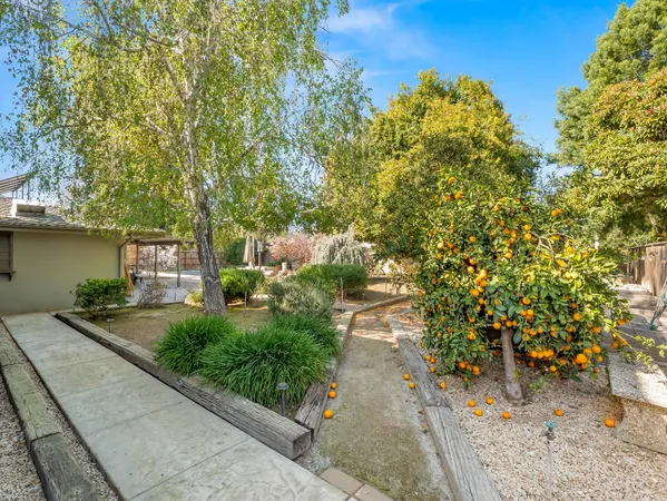 $785,000 | 1726 West San Madele Avenue, Fresno, CA 93711