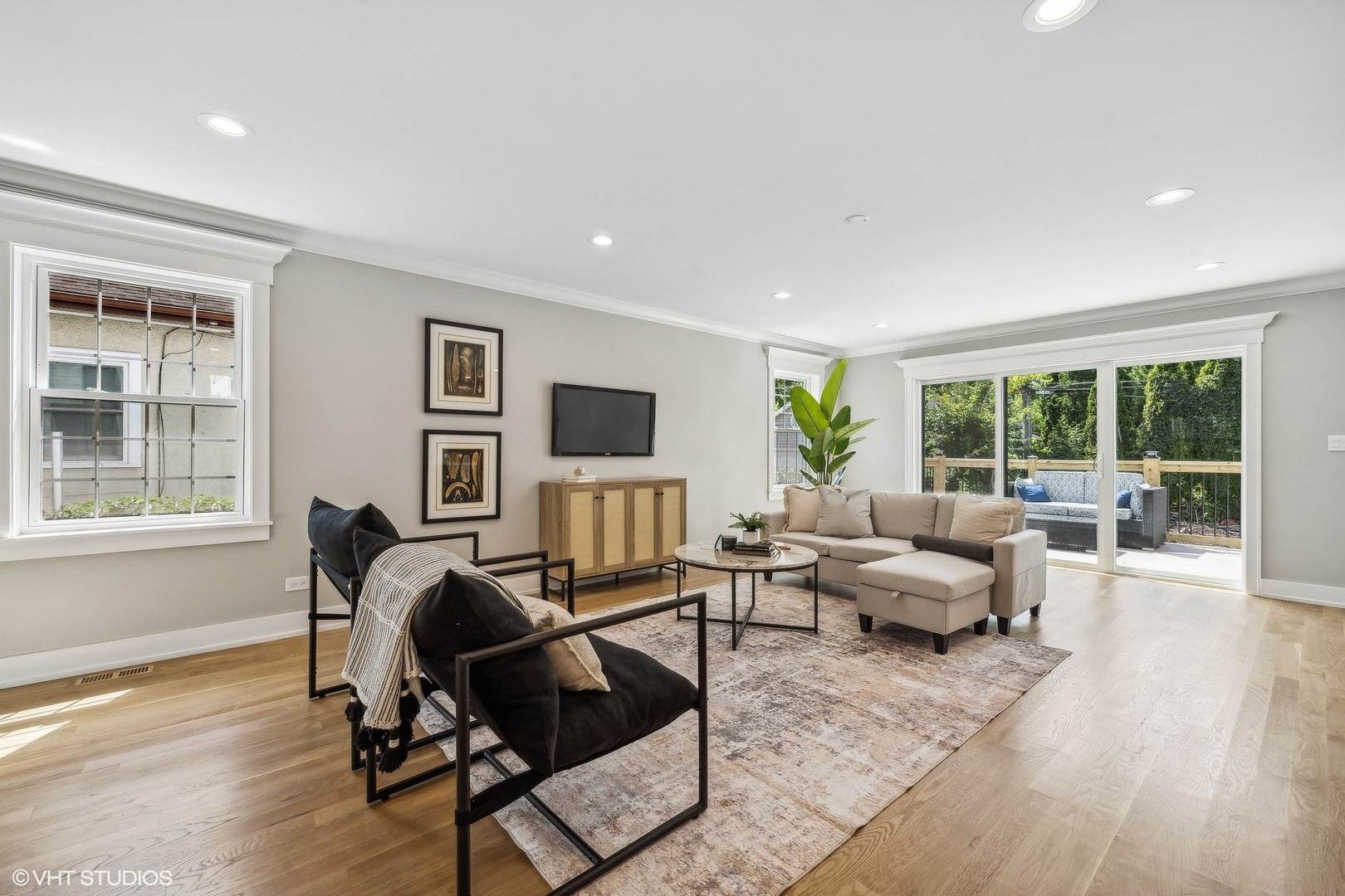 Undisclosed Address Elmhurst, IL 60126 - Photo 18 of 53 a living room with furniture and a window